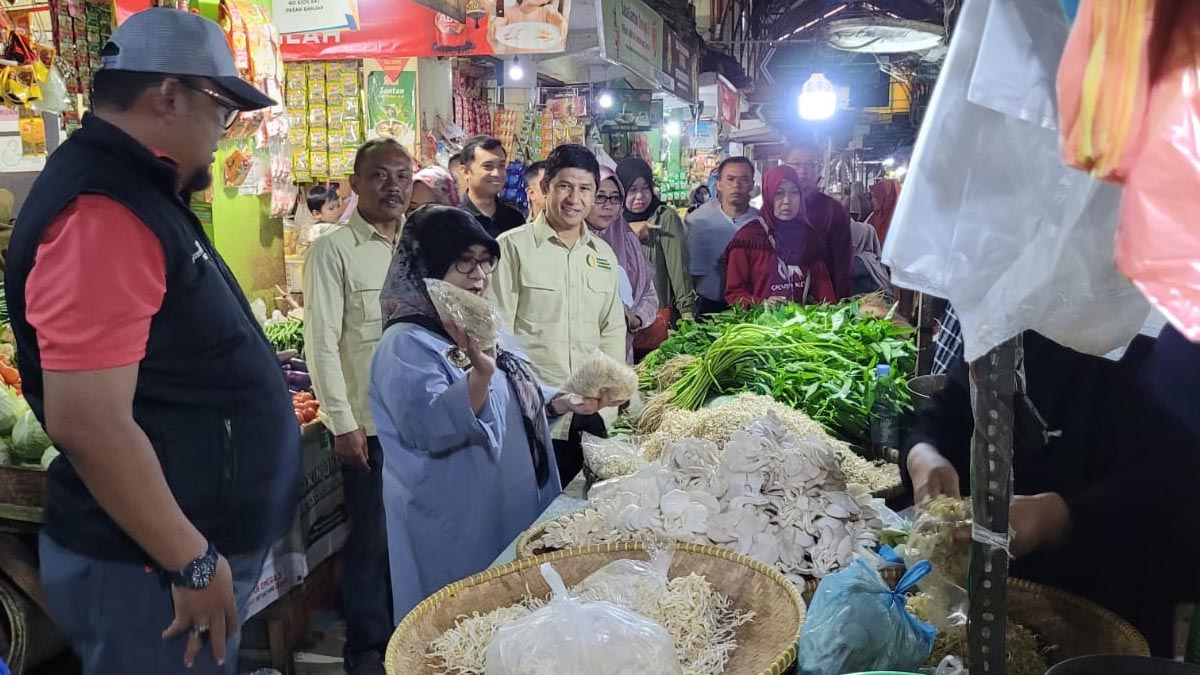 Sidak Pasar Banjar Pj Wali Kota Pastikan Harga Kebutuhan Pokok Stabil Jelang Nataru Radartasik Id