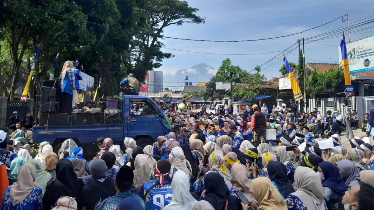 Guru honorer di Garut