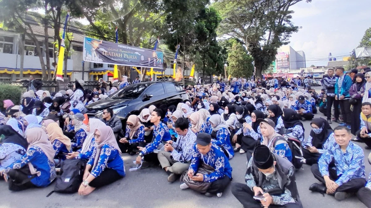 Guru honorer kabupaten garut