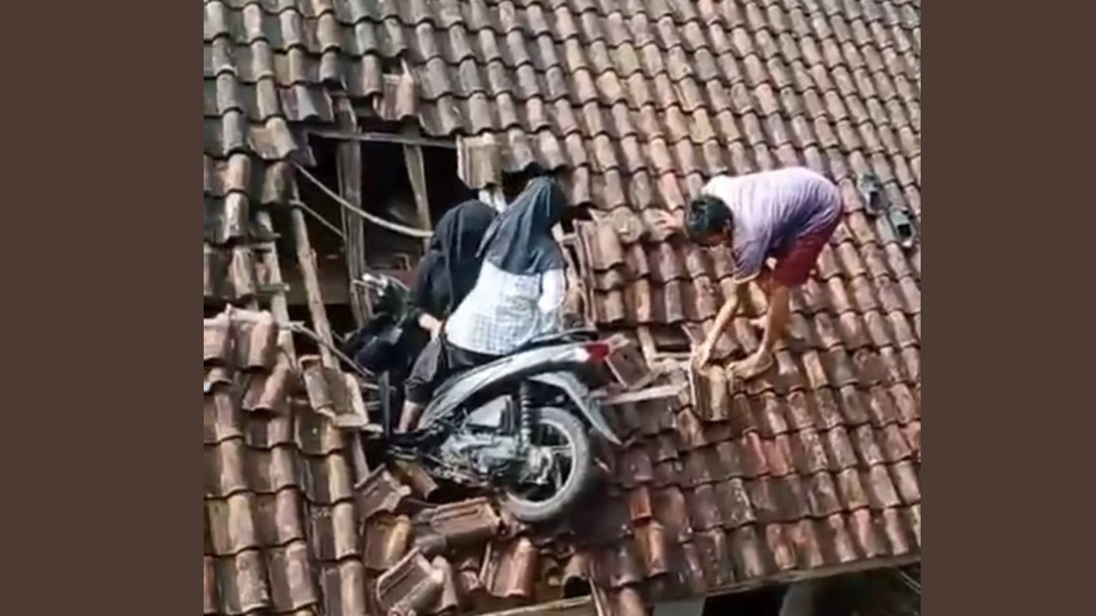 sepeda motor terbang