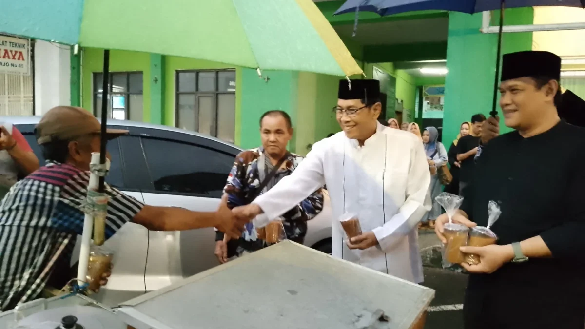 H M Yusuf, PCNU Kota Tasikmalaya, bagi-bagi takjil,