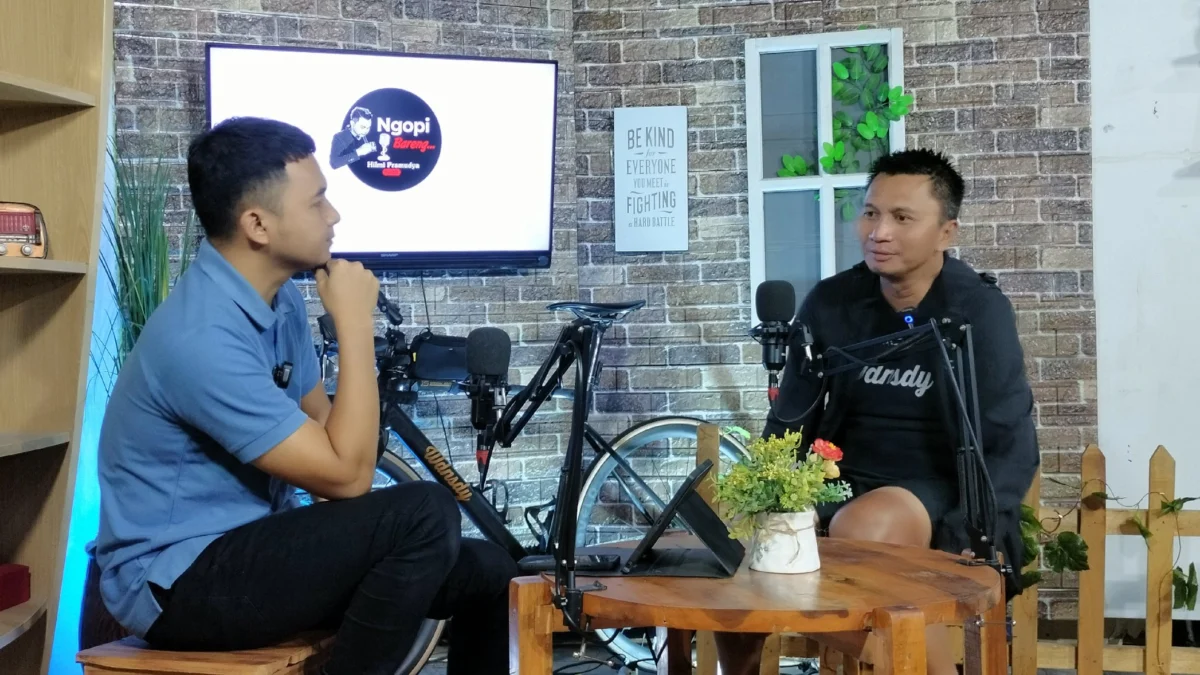 Azrul ananda, podcast, hobi sepeda