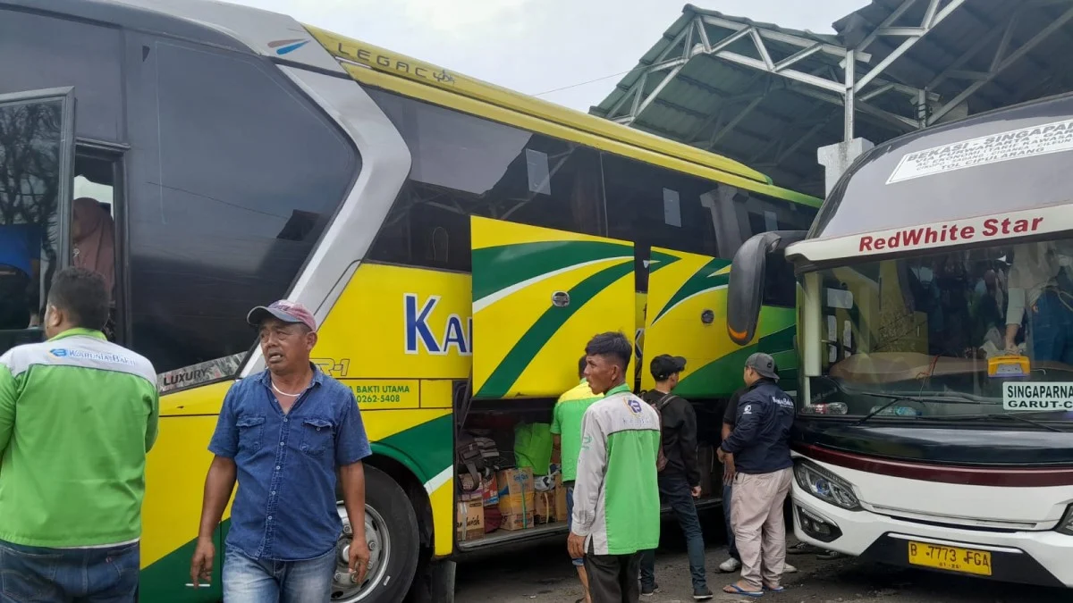 Penumpang Bus Karunia Bakti