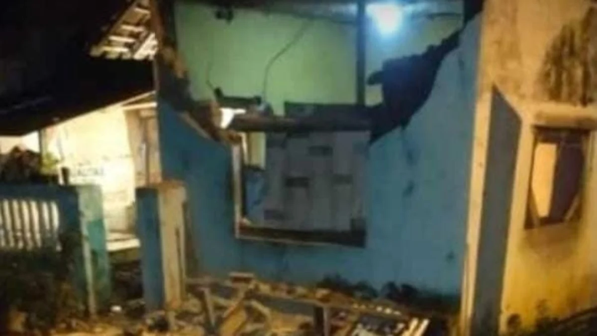 Rumah warga roboh, gempa garut, gedung kwarcab pramuka