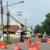 Tiang listrik, kabel fiber optik, jalan lingkar utara