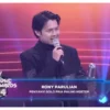 Rony Parulian Raih Piala SCTV Music Awards 2024