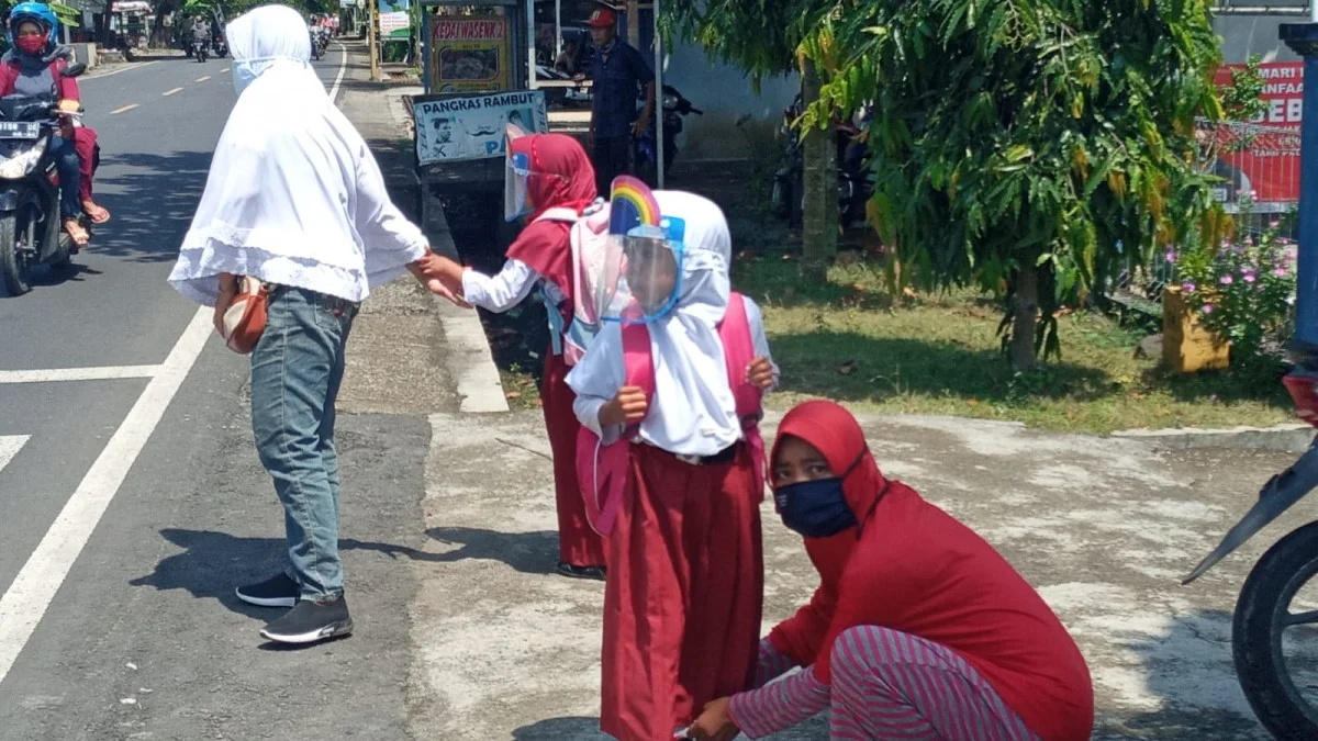 orang tua siswa di kabupaten pangandaran