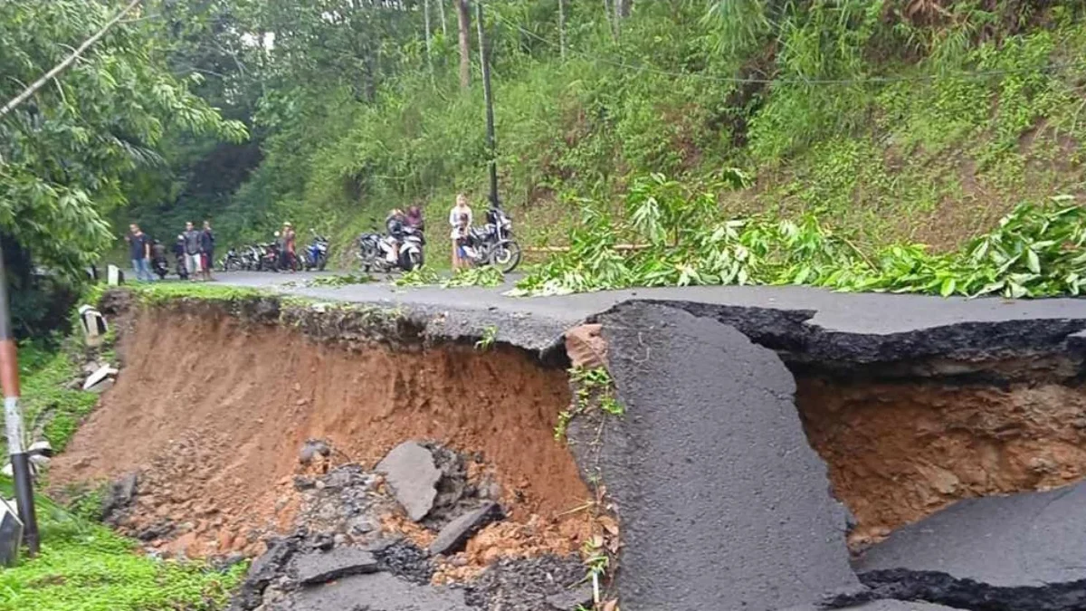 jalan taraju tasikmalaya amblas