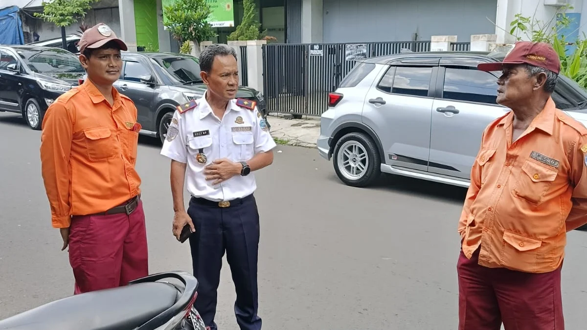 Retribusi parkir, jukir liar, pendapatan asli daerah