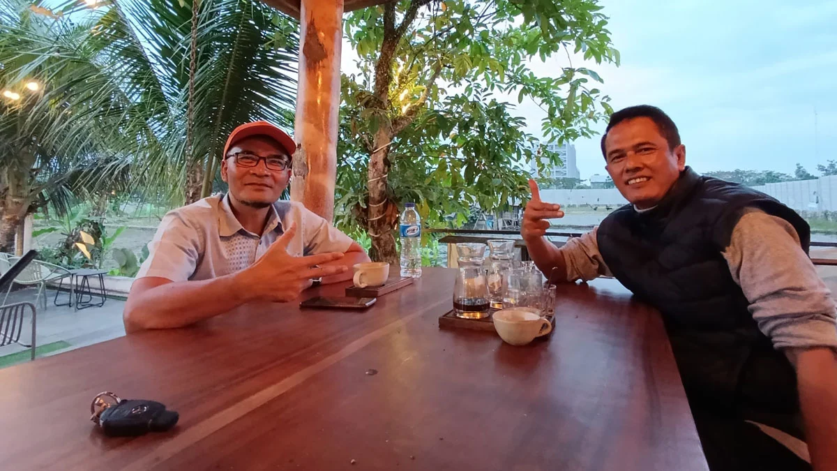 Bakal calon wali kota H Murjani, saat ngopi bersama H Budi Mahmud