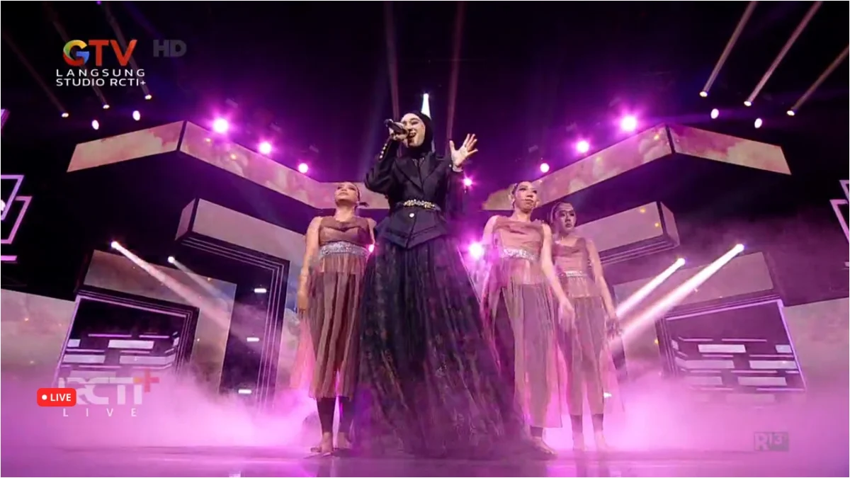 Nabila Taqiyyah Bawakan Lagu Hanya Lolongan di Indonesian Television Awards 2024