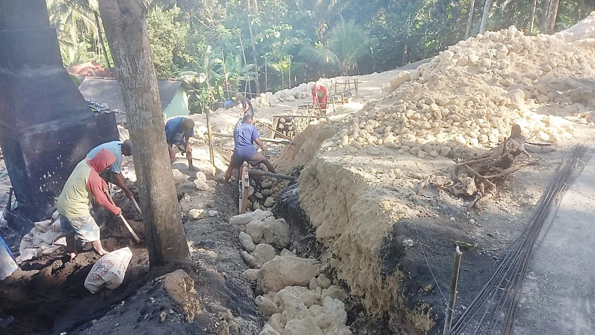 pengusaha tempat pembuangan sementara sampah