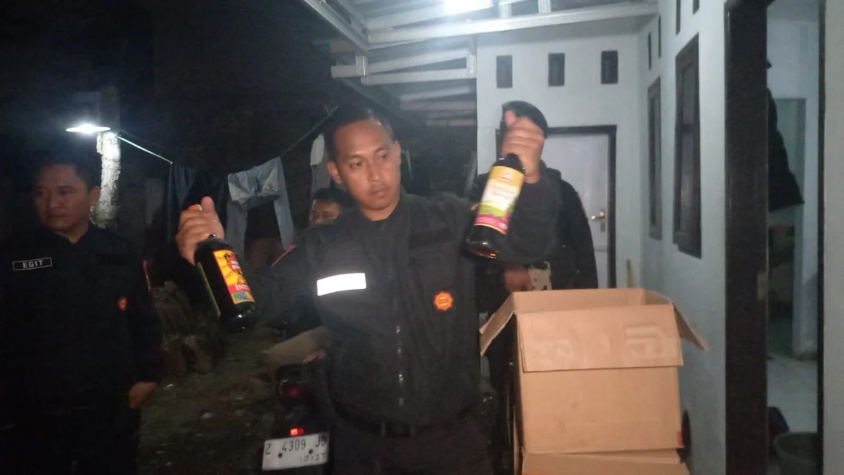 minuman keras, maung galunggung, rumah kontrakan