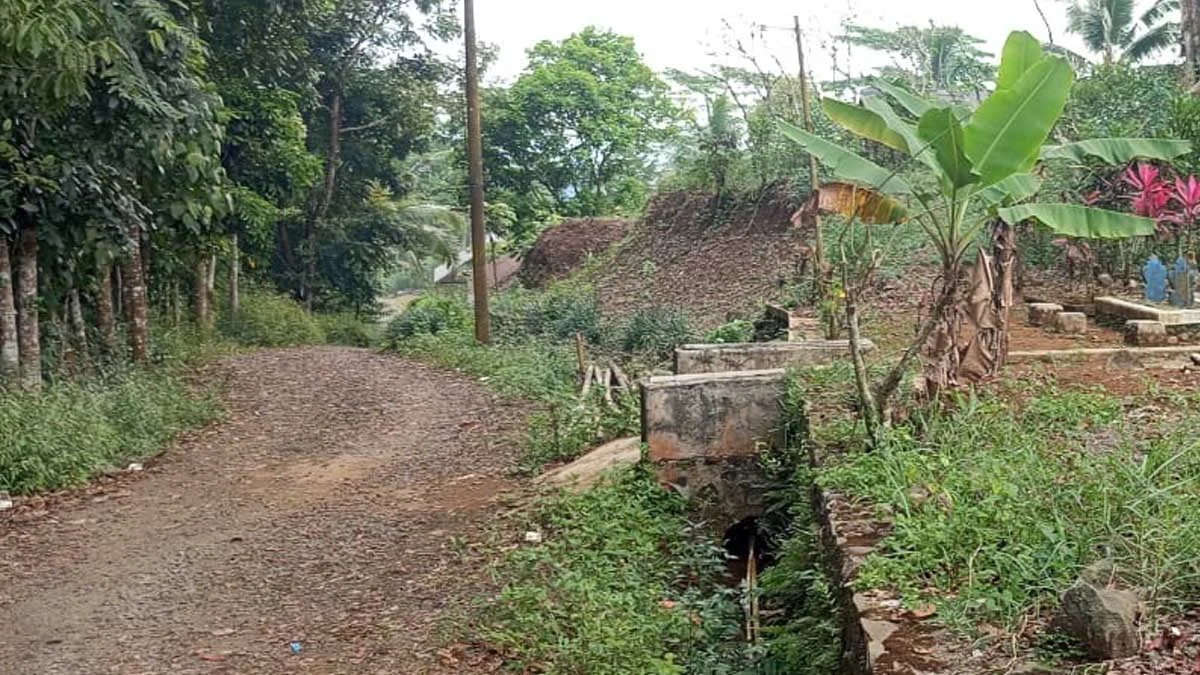 Jalan cipadali di pedesaan ciamis