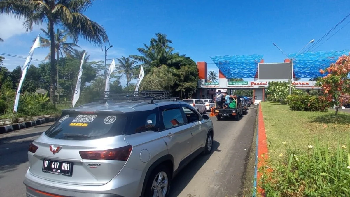 parkir di Pasar Ikan Pantai Pangandaran