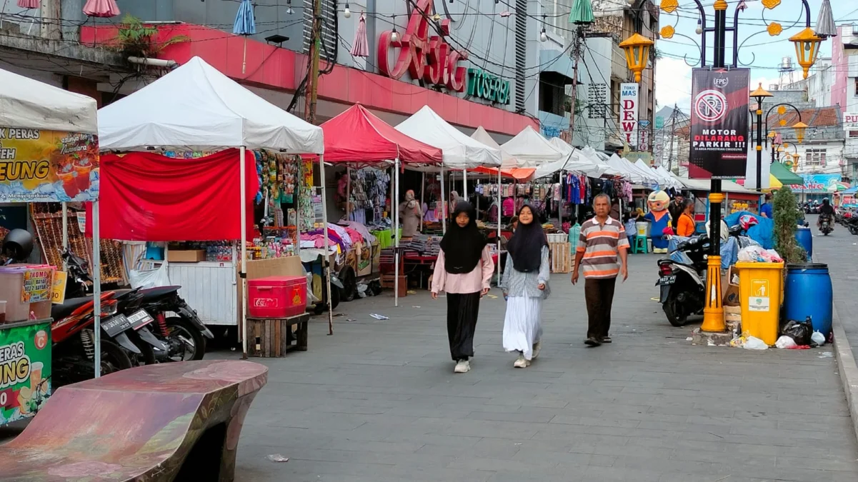 Pedestrian Jalan Cihideung, Penertiban PKL, Parkir liar