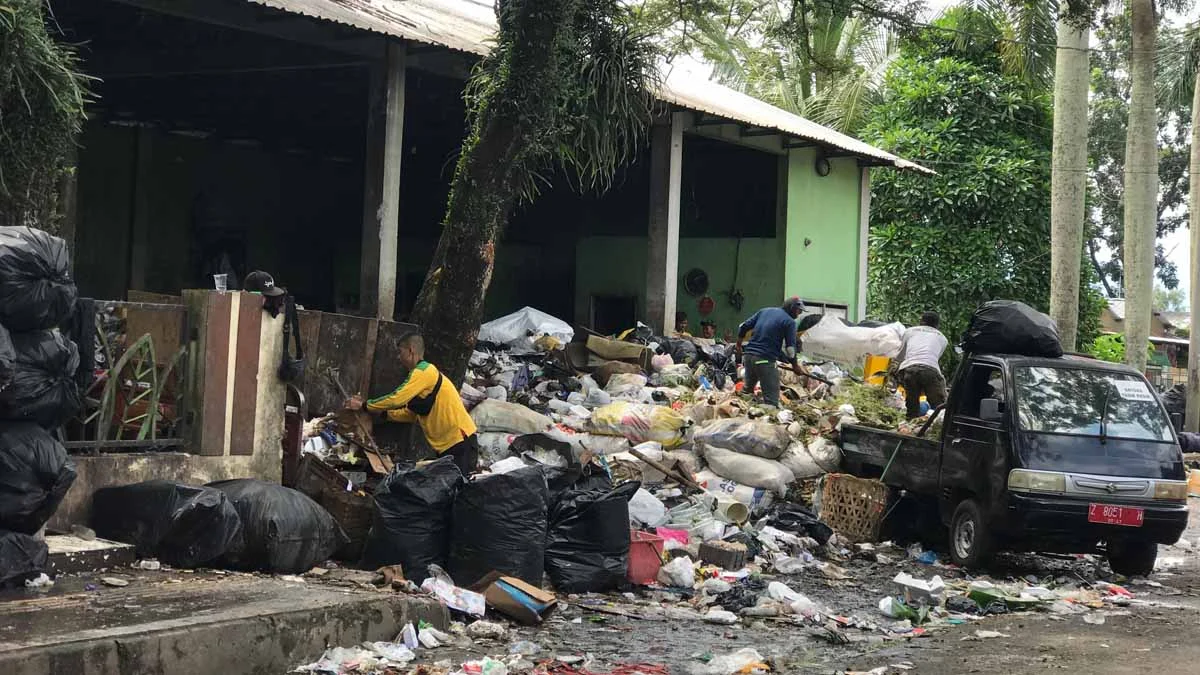 sampah plastik sekali pakai