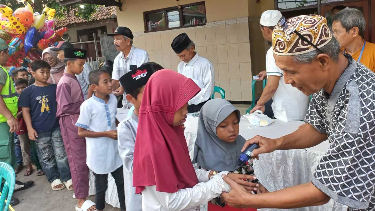 paket sembako untuk anak yatim piatu dan jompo