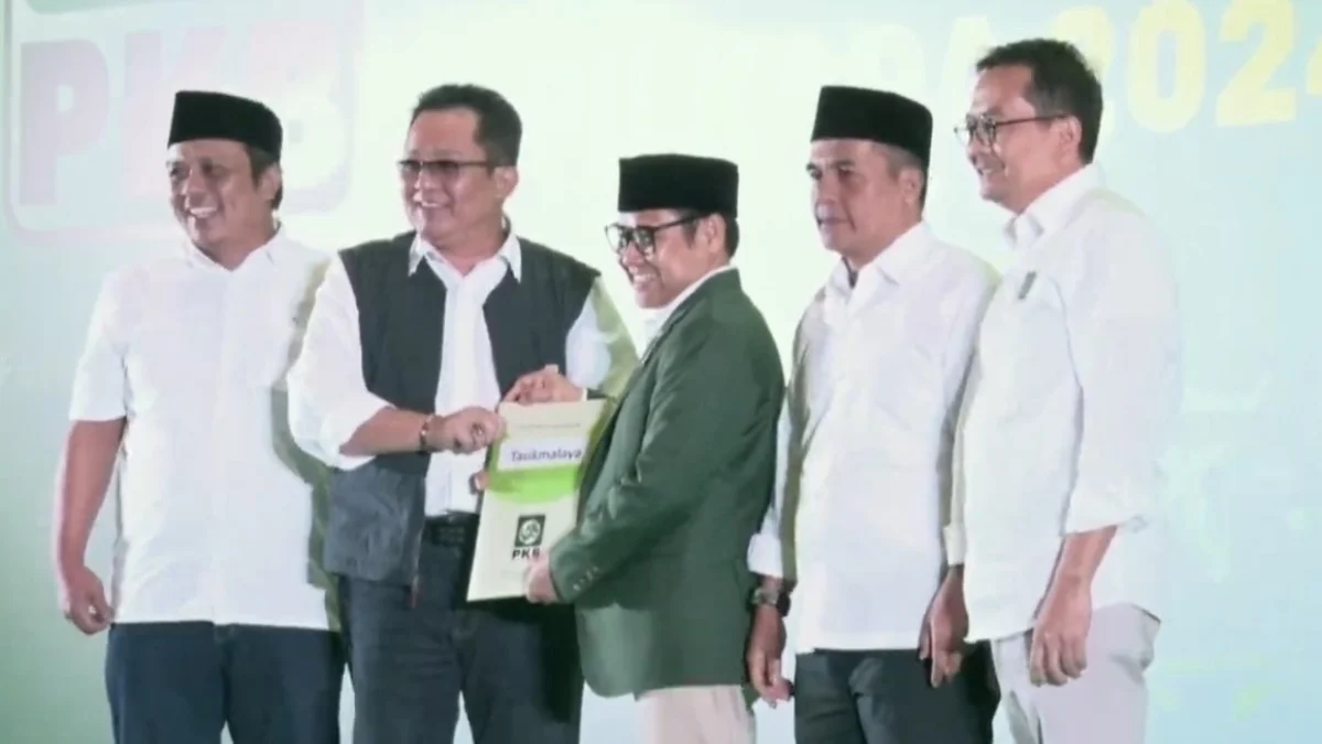 Ade Sugianto dapat SK dari PKB