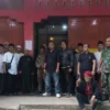 Kafe tempat karaoke di tasikmalaya ditutup, disegel satpol pp, minuman keras