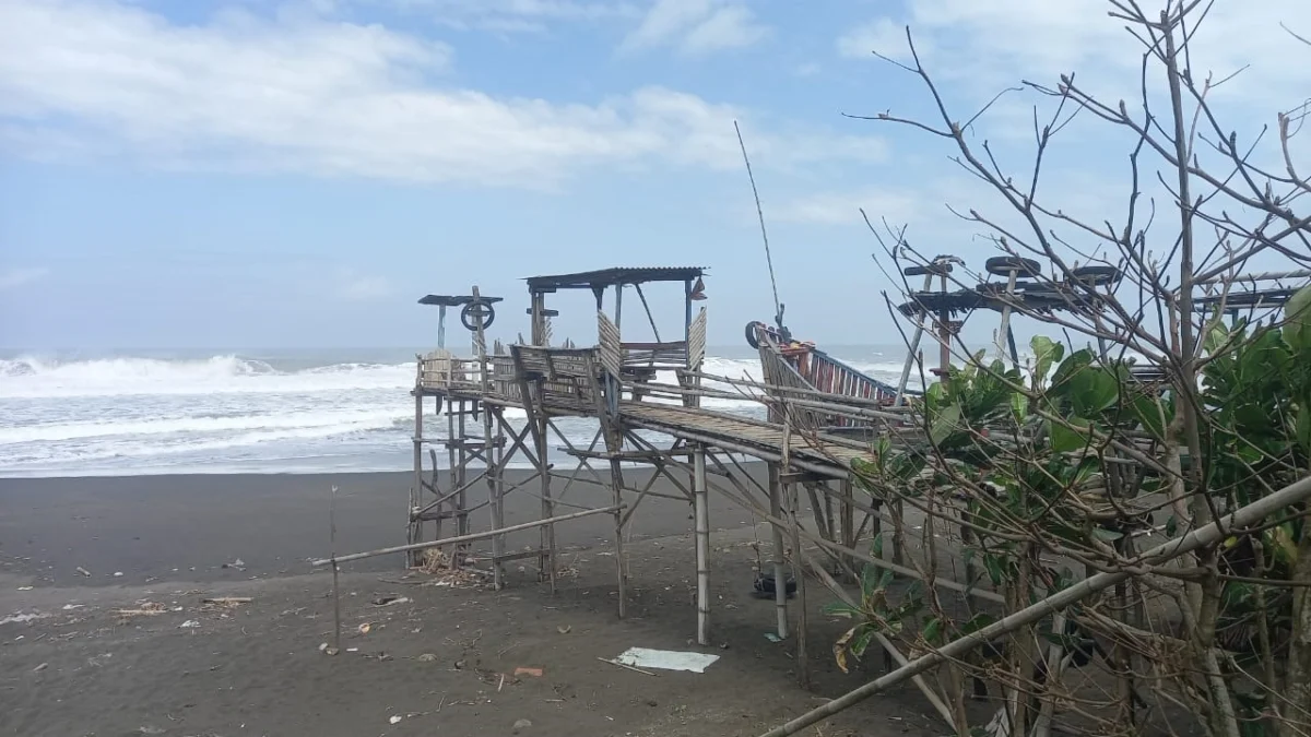 Pantai Ciparanti Kabupaten Pangandaran