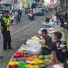 pedagang musiman di depan unsil