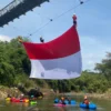 Upacara bendera di jemnatan gantung sukamenak