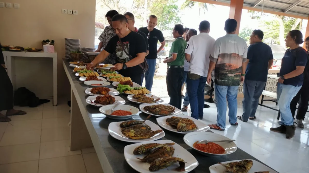 cukup bayar Rp 5.000 bisa makan, warung murah satmori tasikmalaya, biker subuhan