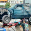 Mobil panther kecelakaan di Jalan HZ Mustofa, Tukang bubur nyaris tertabrak, lalu lintas kota tasikmalaya