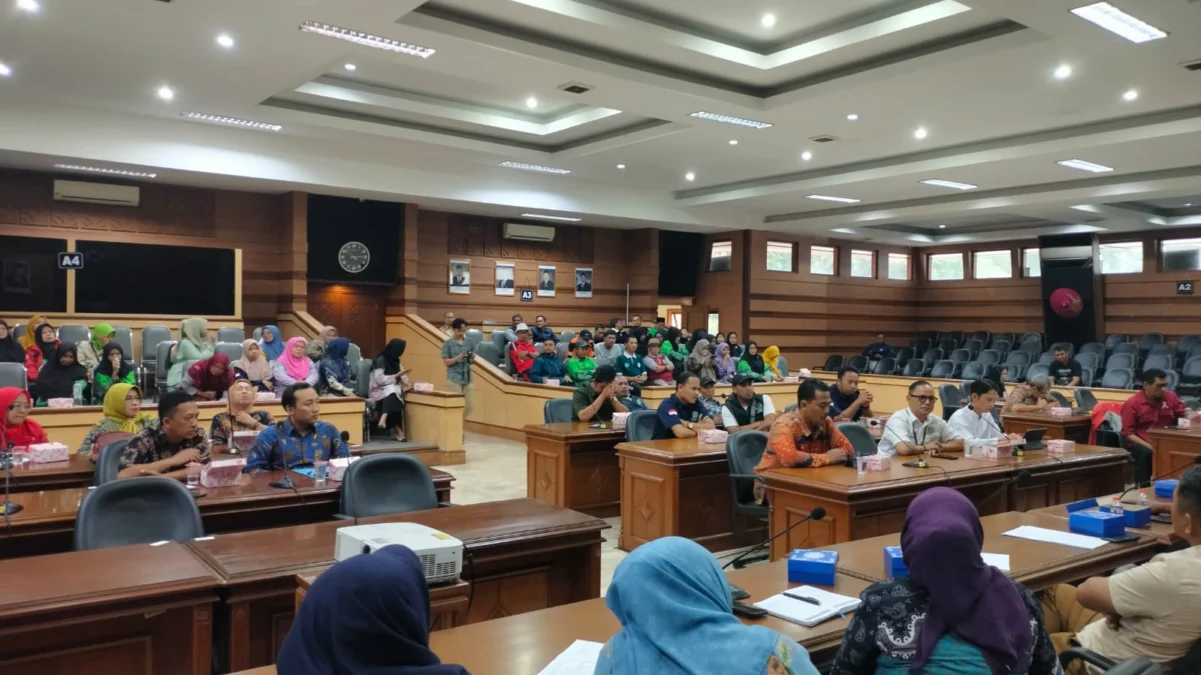 penyediaan alat kontrasepsi untuk pelajar, guru madrasah, dprd kota tasikmalaya