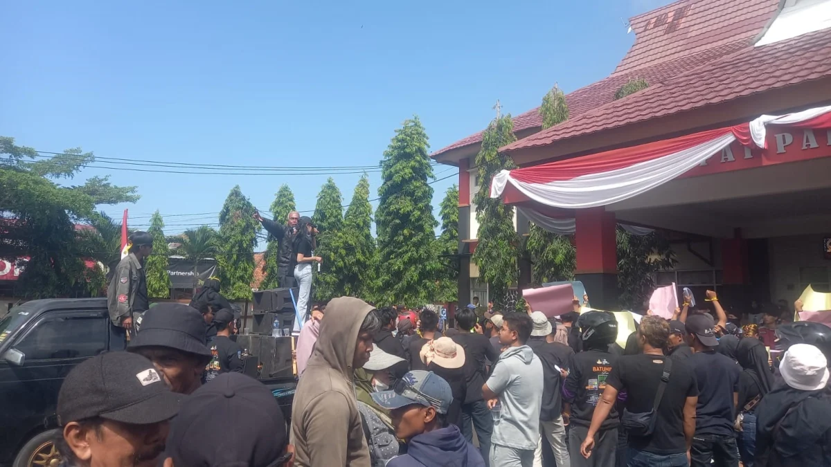 Masyarakat Desa Ciliang