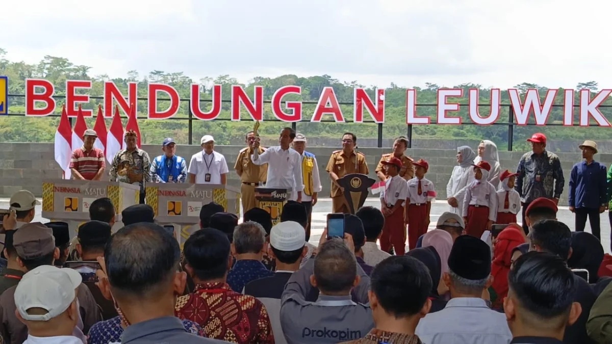 Presiden Joko Widodo Meresmikan Bendungan Leuwikeris