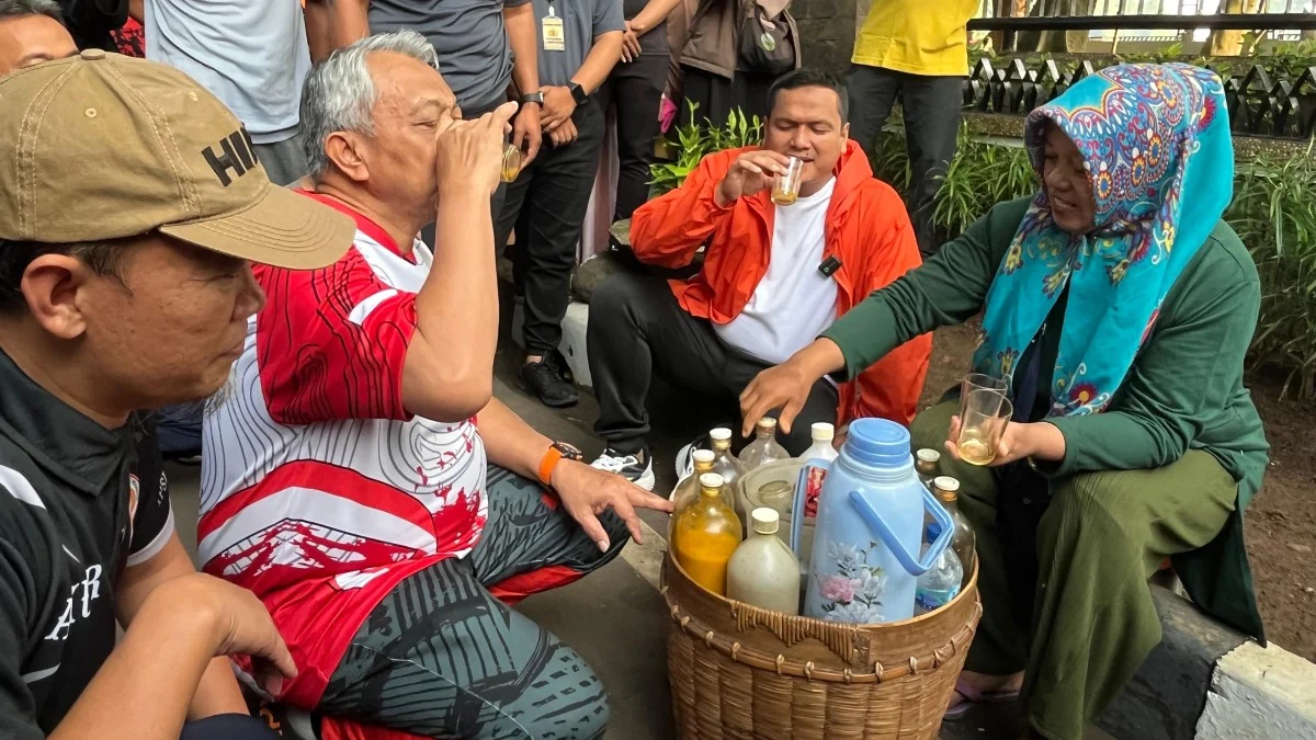 Pedagang Jamu di Purwakarta