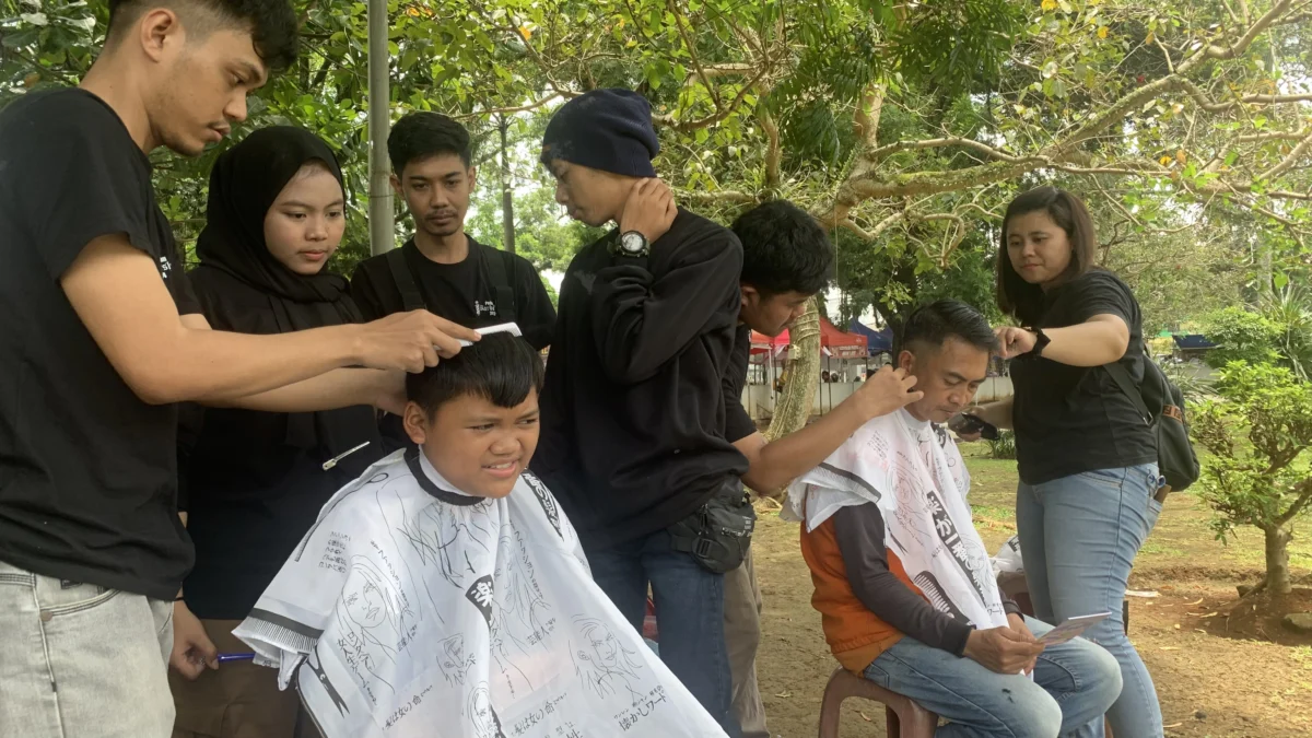 Pangkas rambut gratis, alun-alun kota tasikmalaya