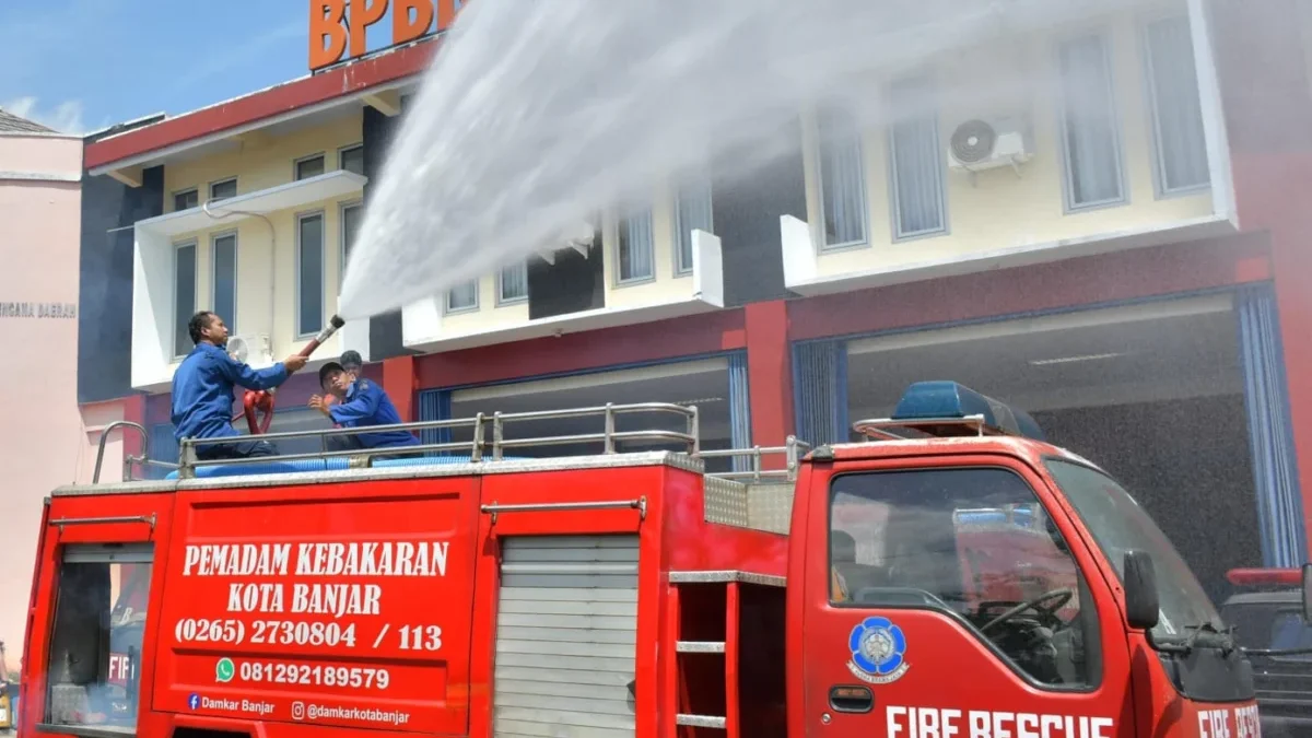 mobil pemadam kebakaran