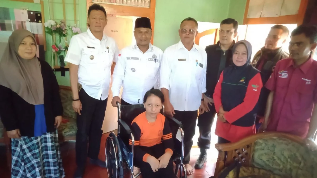 Bantuan Kursi Roda dari Pemkab Tasikmalaya