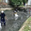 Sampah sungai cimulu, program kali bersih prokasih, mahasiswwi unsil,