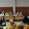 Pj Sekda Kota Tasikmalaya, H Asep Goparullah, saat menerima tim penilai KIJB untuk program genting