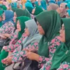 ibu ibu ciamis menggunakan batik