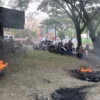 Bawaslu kota tasikmalaya, aksi bakar ban, pelanggaran pilkada money politic