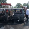 Kijang hangus terbakar