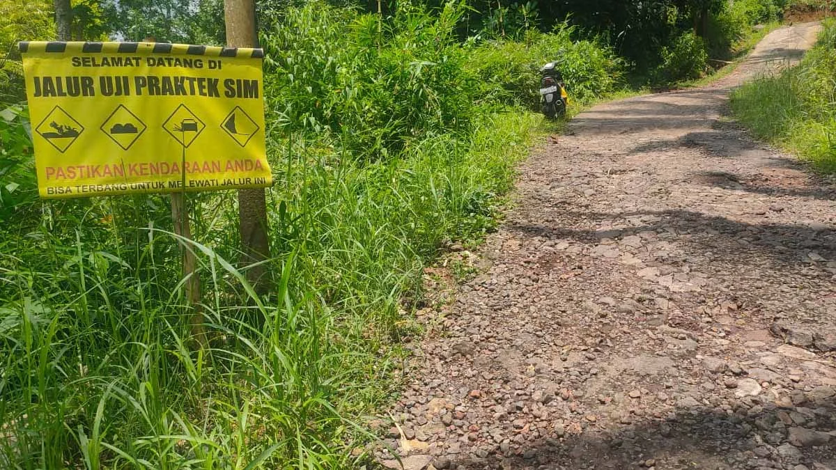 jalan kuta agung rusak