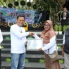 Pj wali kota Cheka Virgowansyah berikan apresiasi berupa penghargaan kepada PHRI dalam kegiatan roadshow beber