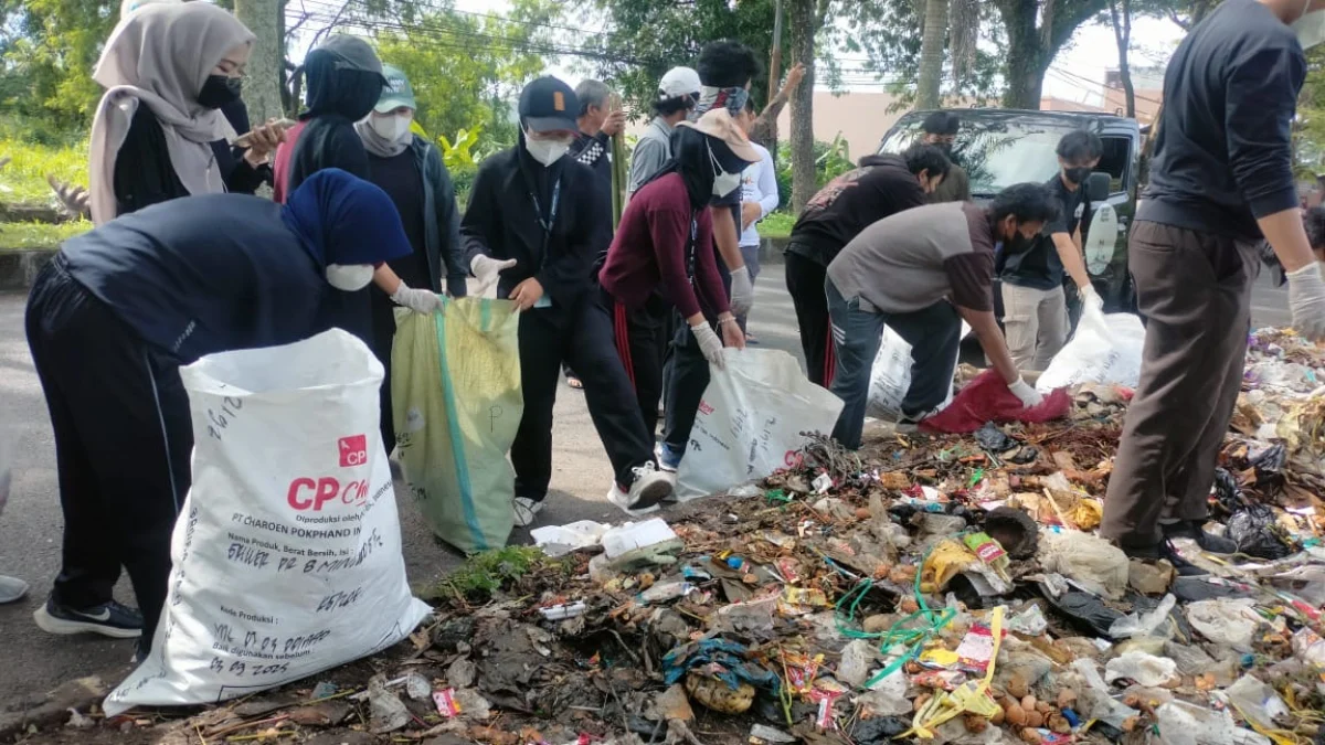 Peduli lingkungan, penanganan tumpukan sampah, generasi z anak muda