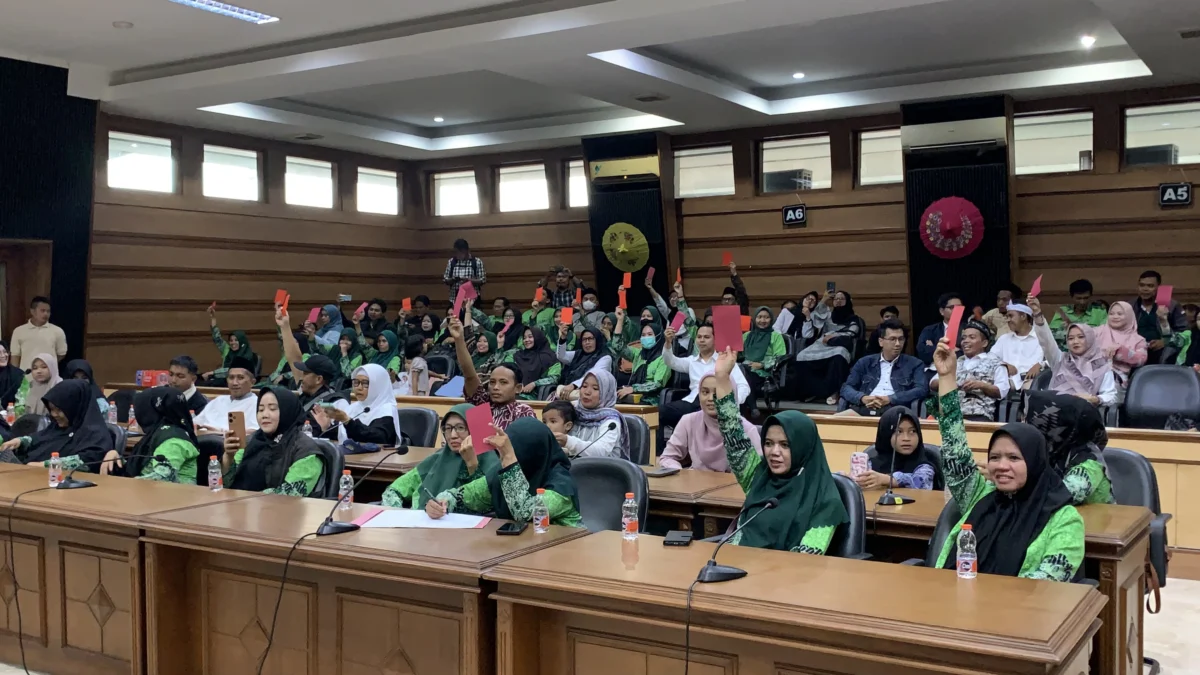 Guru madrasah beri kartu merah, dprd kota tasikmalaya