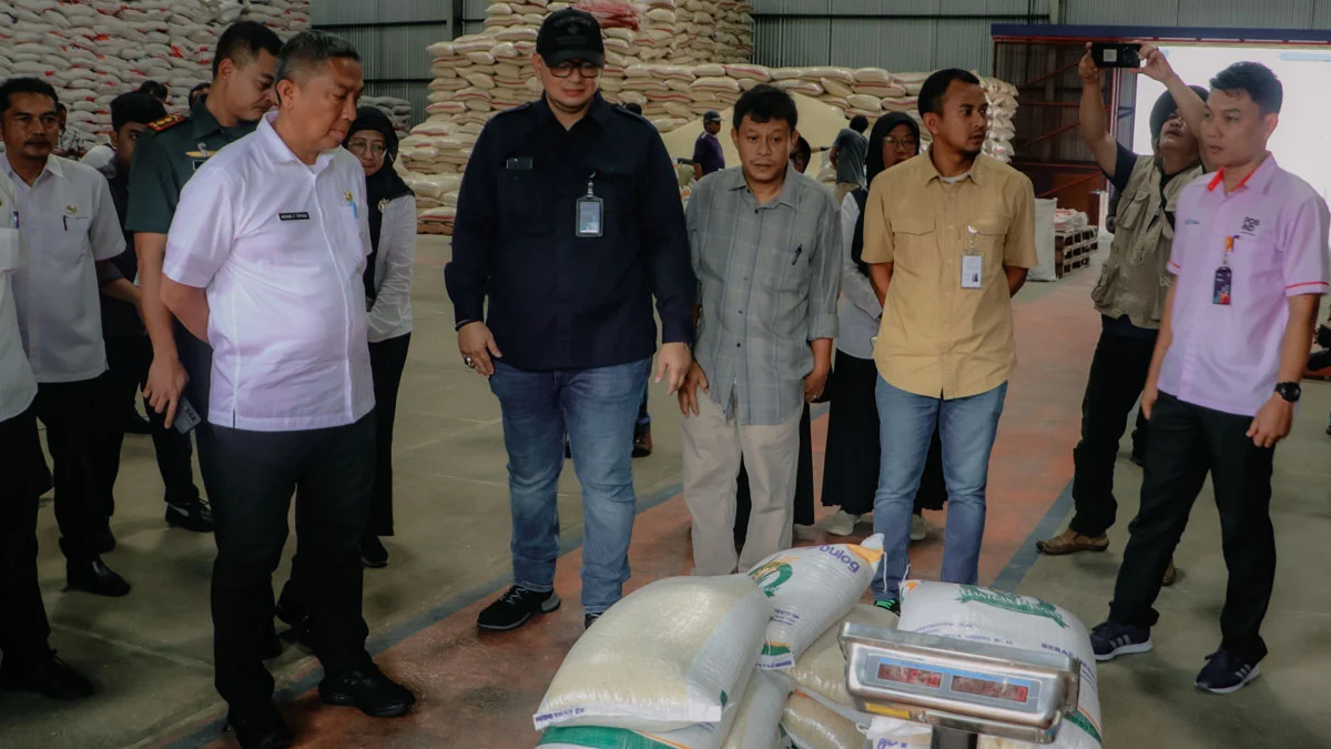 penyaluran bantuan beras di ciamis