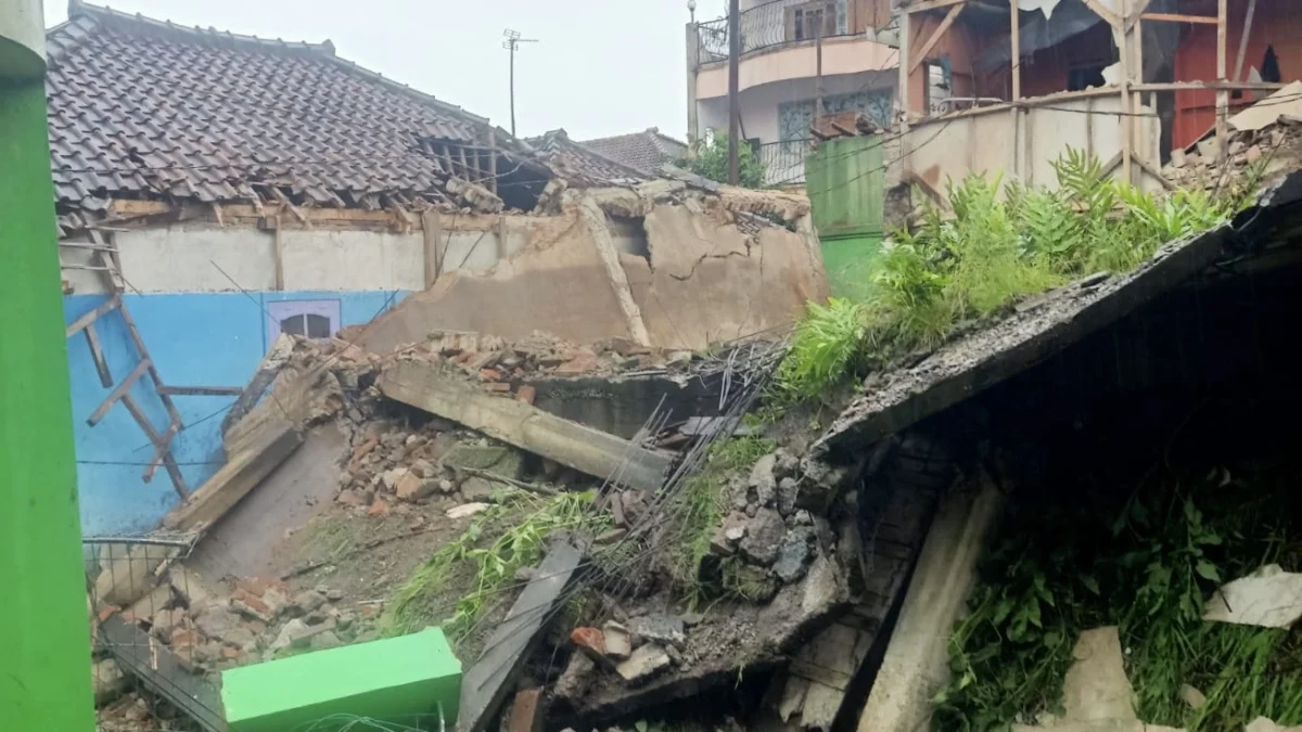 Bencana alam rumah ambruk kota tasikmalaya, bpbd, hujan angin