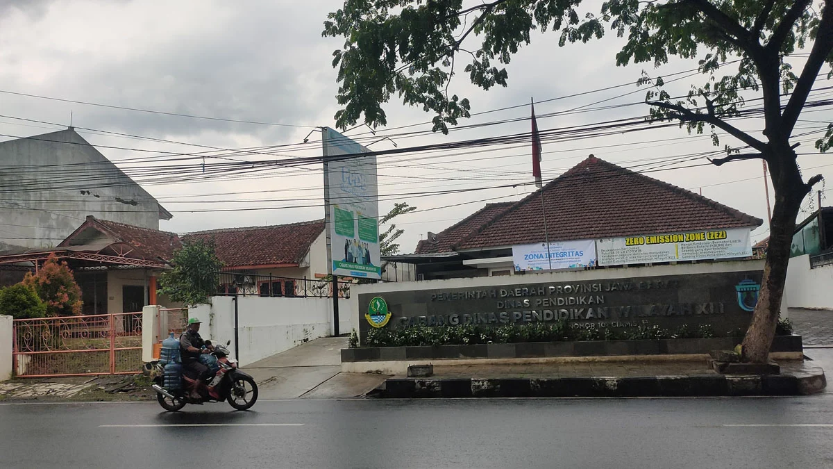 kcd ciamis dalam dugaan korupsi pembangunan smkn 1 cijeungjing