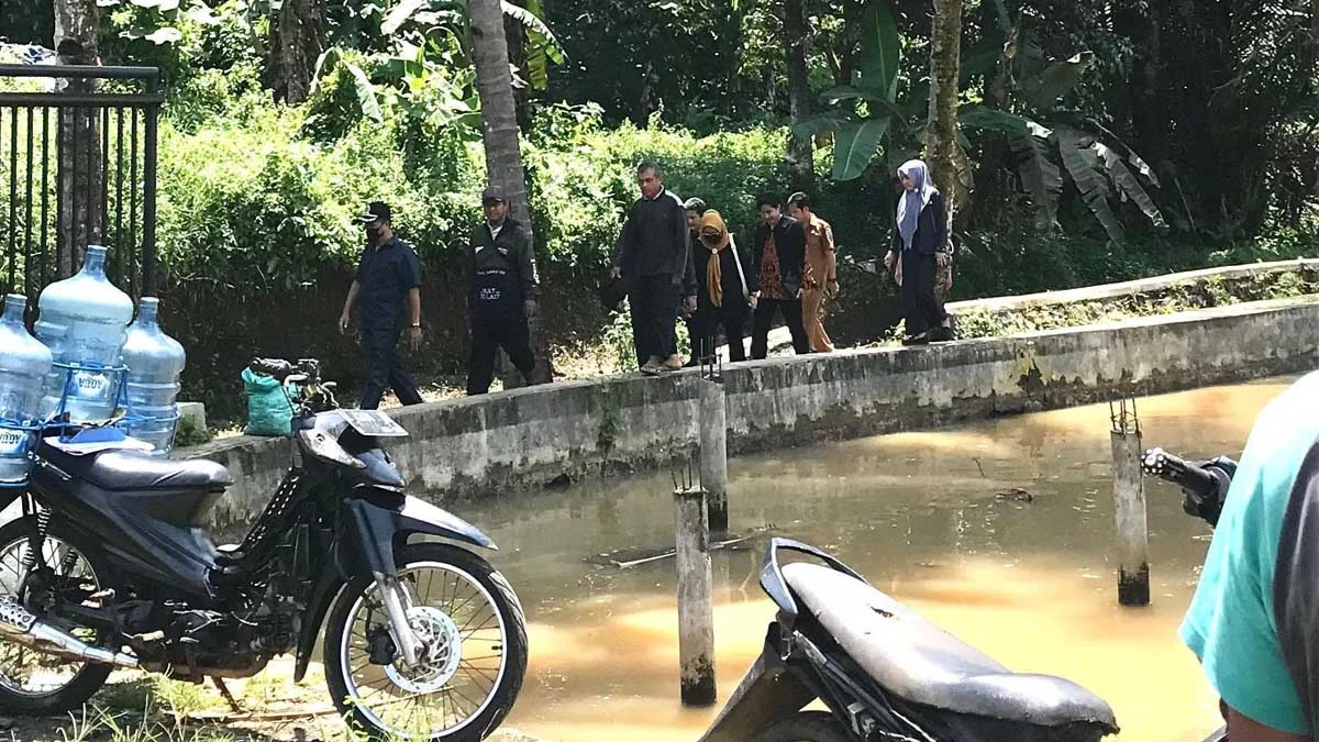 sidak pabrik daur ulang plastik