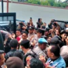 Kasus pembacokan tasikmalaya, dugaan salah tangkap, sidang pengadilan negeri